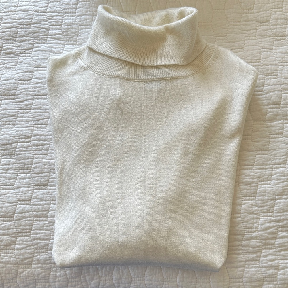 Amazon Essentials Cream Turtleneck Sweater